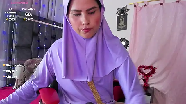 Snapshot of AishaAmin_ chatting on September 13, 2025, 3:06 am AishaAmin  online show from September 13, 2025, 3:06 am