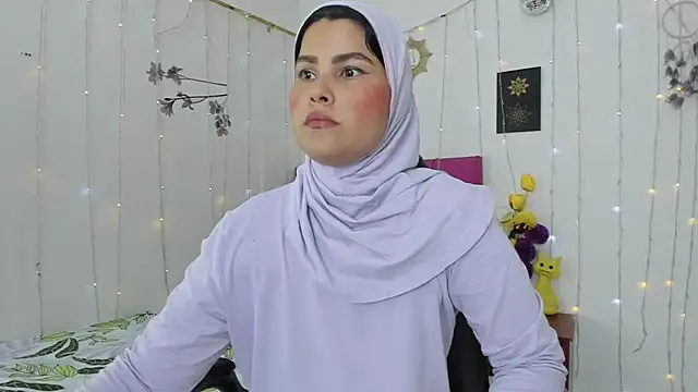 Snapshot of AishaAmin_ chatting on March 4, 2025, 12:12 pm AishaAmin  online show from March 4, 2025, 12:12 pm