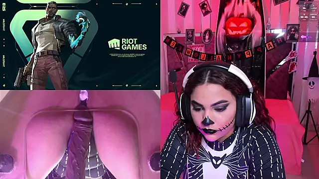 PetiteSophie  online show from October 19, 2025, 7:49 pm