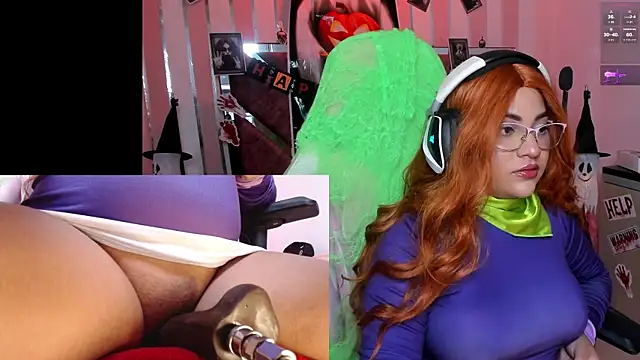 PetiteSophie  online show from October 22, 2025, 2:49 pm