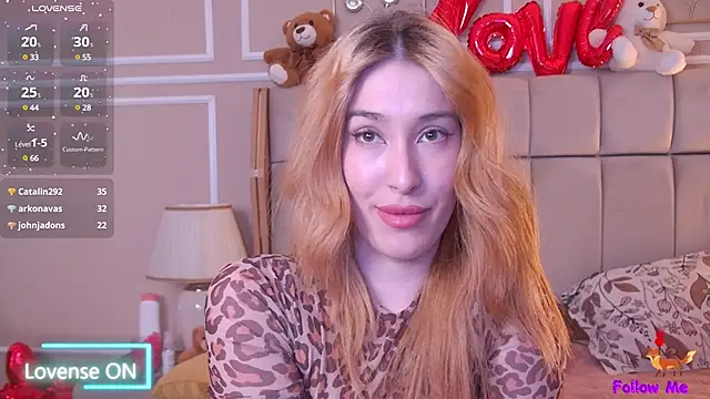 SerenaBennet online show from February 25, 2025, 8:32 pm