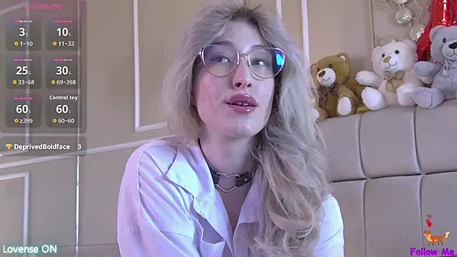 SerenaBennet online show from October 19, 2025, 9:45 am