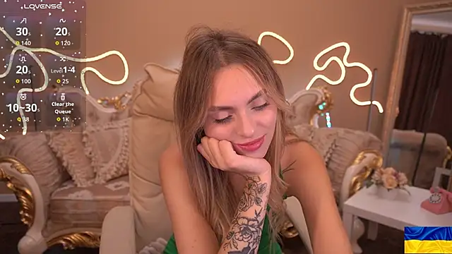 Snapshot of ChloeBrightt chatting on October 3, 2025, 8:21 pm ChloeBrightt online show from October 3, 2025, 8:21 pm