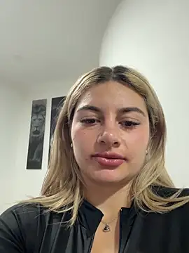 AtheneaRossi online show from February 17, 2026, 12:08 am