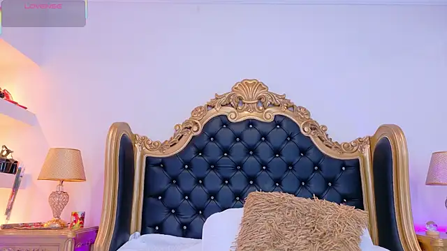 Snapshot of AdelinaVans chatting on October 20, 2025, 4:40 pm AdelinaVans online show from October 20, 2025, 4:40 pm