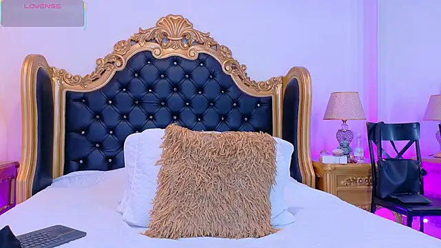 Snapshot of AdelinaVans chatting on October 27, 2025, 11:33 am AdelinaVans online show from October 27, 2025, 11:33 am