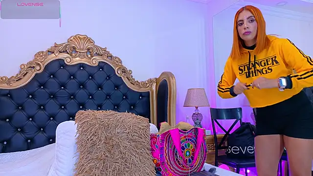 Snapshot of AdelinaVans chatting on October 28, 2025, 11:31 am AdelinaVans online show from October 28, 2025, 11:31 am