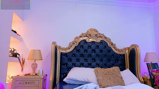 Snapshot of AdelinaVans chatting on October 29, 2025, 11:20 am AdelinaVans online show from October 29, 2025, 11:20 am