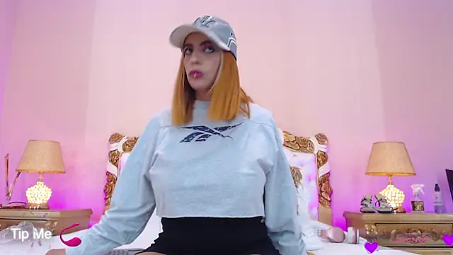 Snapshot of AdelinaVans chatting on October 4, 2025, 11:01 am AdelinaVans online show from October 4, 2025, 11:01 am