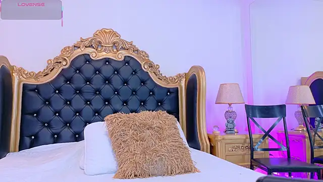 Snapshot of AdelinaVans chatting on October 24, 2025, 11:42 am AdelinaVans online show from October 24, 2025, 11:42 am