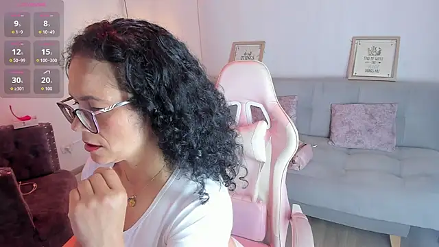 Snapshot of Aliciia_cute1 chatting on November 4, 2025, 10:46 pm Aliciia cute1 online show from November 4, 2025, 10:46 pm