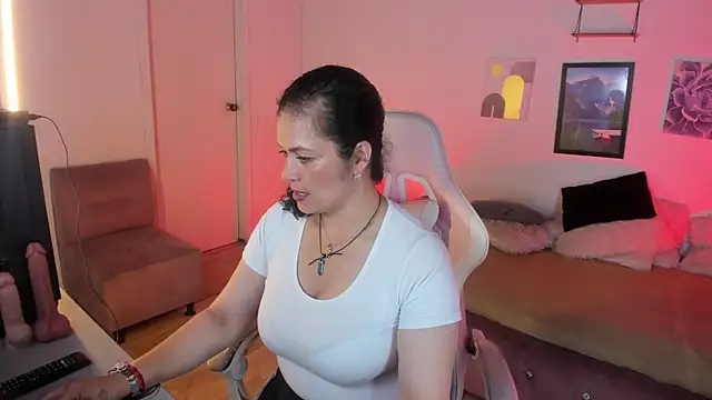 Snapshot of Aliciia_cute1 chatting on October 10, 2025, 9:15 pm Aliciia cute1 online show from October 10, 2025, 9:15 pm