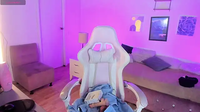 Snapshot of Aliciia_cute1 chatting on October 14, 2025, 9:47 pm Aliciia cute1 online show from October 14, 2025, 9:47 pm