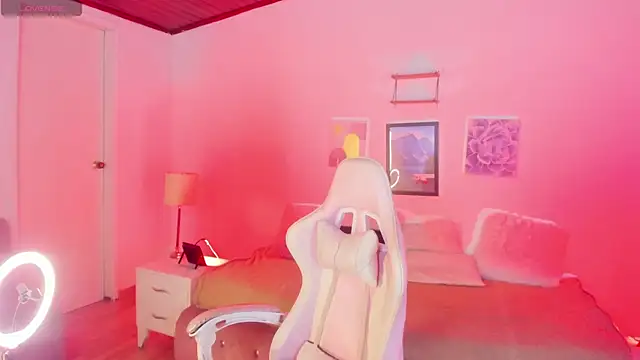 Snapshot of Aliciia_cute1 chatting on October 8, 2025, 9:37 pm Aliciia cute1 online show from October 8, 2025, 9:37 pm