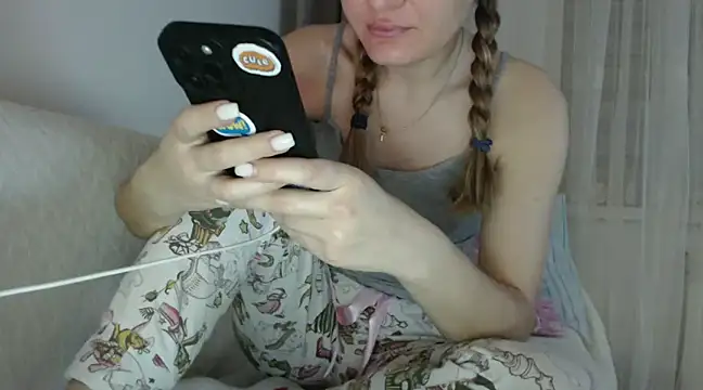  JustmeHere  online show from January 28, 2025, 4:39 am