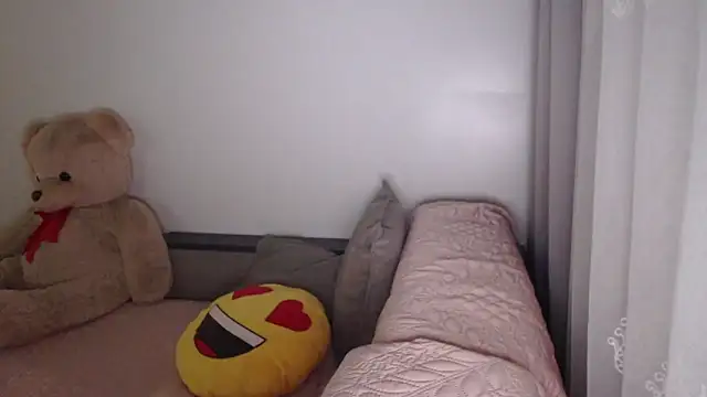  JustmeHere  online show from December 20, 2025, 5:10 am