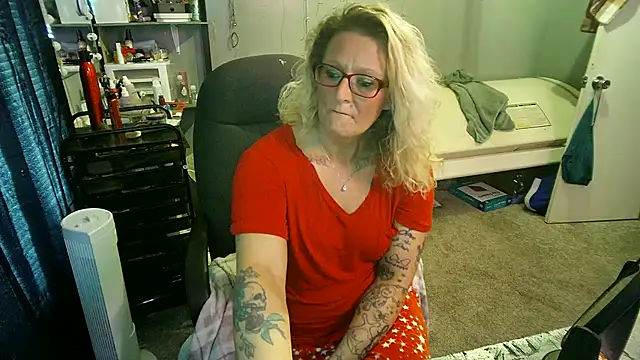Lisalovely6981 online show from February 19, 2025, 6:21 pm