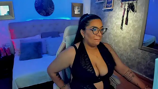 Daring  natasha  online show from February 28, 2025, 4:43 am