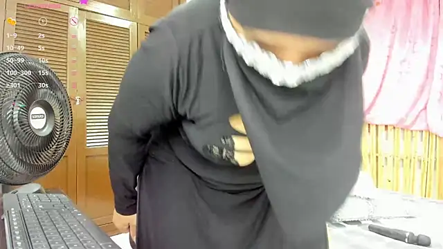 Snapshot of Uzziah_Sabag chatting on February 28, 2025, 12:32 am Uzziah Sabag online show from February 28, 2025, 12:32 am