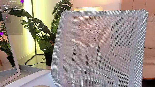 anna-henao online show from April 16, 2026, 11:07 pm