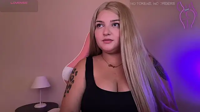 SweetPaige  online show from March 7, 2025, 7:38 pm