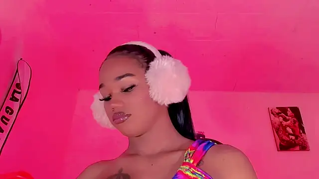 Snapshot of naomy__xx chatting on October 14, 2025, 4:29 pm naomy  xx online show from October 14, 2025, 4:29 pm