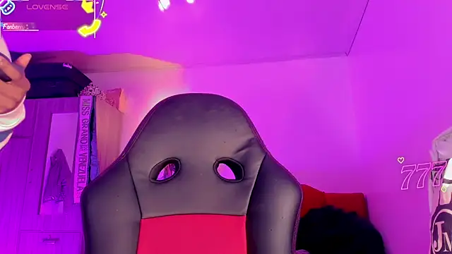 naomy  xx online show from June 18, 2026, 10:59 pm