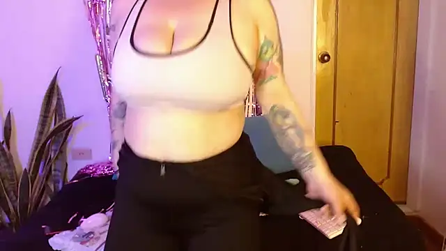 kittycatw online show from October 15, 2025, 5:32 pm