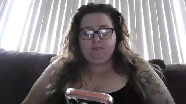 Snapshot of BBW2320 chatting on December 5, 2025, 6:17 pm BBW2320 online show from December 5, 2025, 6:17 pm