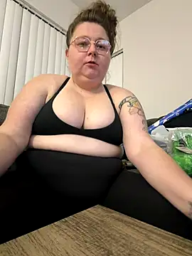 Snapshot of BBW2320 chatting on December 21, 2025, 4:58 am BBW2320 online show from December 21, 2025, 4:58 am