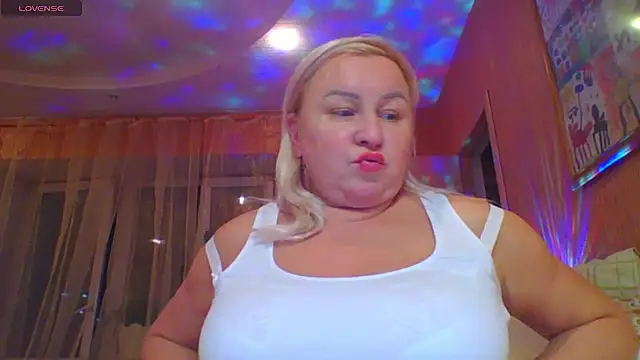 mira robinsonnn online show from October 29, 2025, 1:54 pm