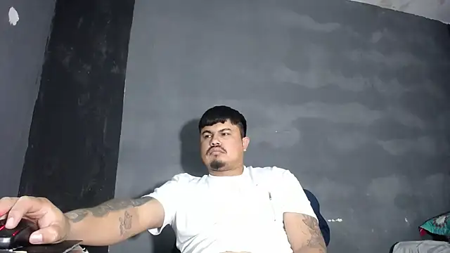 Snapshot of DickMasterfindom chatting on October 21, 2025, 2:55 am DickMasterfindom online show from October 21, 2025, 2:55 am