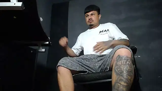 Snapshot of DickMasterfindom chatting on October 15, 2025, 2:54 am DickMasterfindom online show from October 15, 2025, 2:54 am