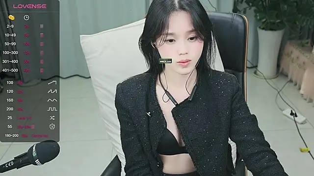 Snapshot of _YouY_ chatting on January 26, 2025, 11:50 am YouY online show from January 26, 2025, 11:50 am