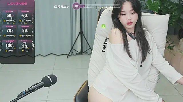 Snapshot of _YouY_ chatting on February 7, 2025, 3:19 pm YouY online show from February 7, 2025, 3:19 pm