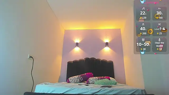 Sofia Clauss  online show from September 22, 2025, 4:18 am