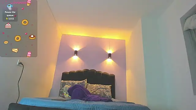 Sofia Clauss  online show from October 14, 2025, 4:13 am