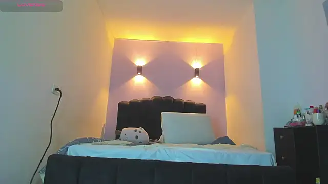 Sofia Clauss  online show from March 29, 2026, 4:36 am