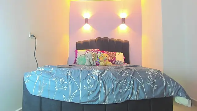 Sofia Clauss  online show from September 25, 2025, 3:56 am