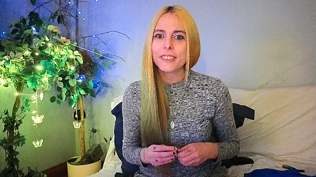 Snapshot of CanadianBeaver6969 chatting on October 11, 2025, 9:21 am CanadianBeaver6969 online show from October 11, 2025, 9:21 am