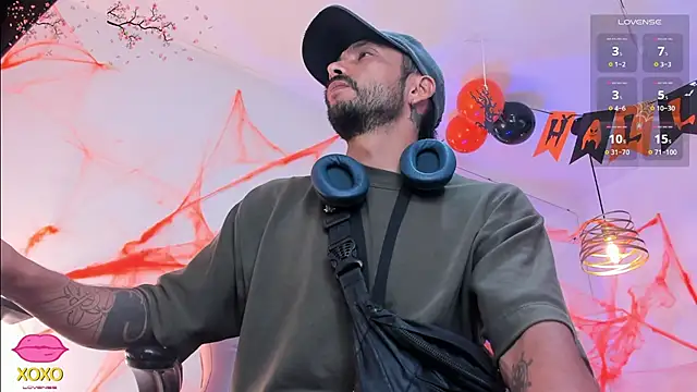 Snapshot of Tom_cooper_ chatting on October 15, 2025, 12:35 pm Tom cooper  online show from October 15, 2025, 12:35 pm