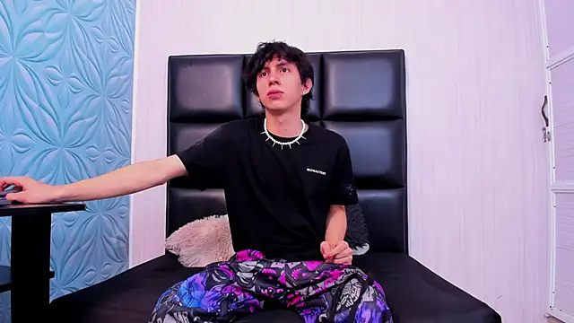 JeanRam18 online show from February 25, 2025, 11:54 am