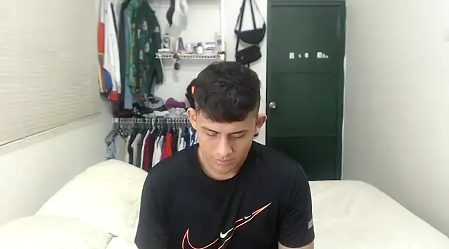 Snapshot of StivMike01 chatting on January 28, 2025, 12:26 am StivMike01 online show from January 28, 2025, 12:26 am