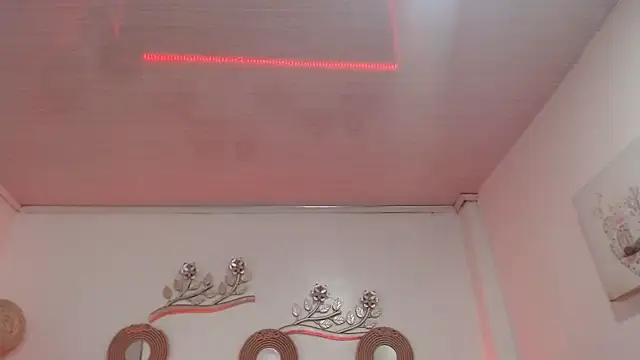 Snapshot of candy_lux_ chatting on November 30, 2025, 7:03 pm candy lux online show from November 30, 2025, 7:03 pm