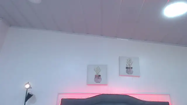 Snapshot of candy_lux_ chatting on October 18, 2025, 7:05 pm candy lux online show from October 18, 2025, 7:05 pm