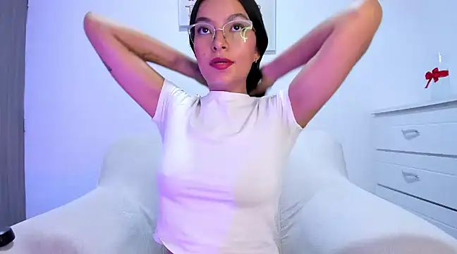 Snapshot of barbie_brunette3 chatting on March 4, 2025, 12:50 am barbie brunette3 online show from March 4, 2025, 12:50 am