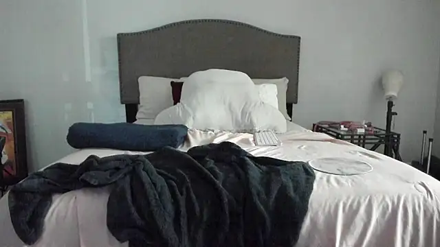 Snapshot of yiauana chatting on October 8, 2025, 12:01 am yiauana online show from October 8, 2025, 12:01 am