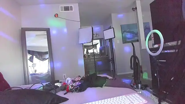 yiauana online show from March 23, 2026, 11:48 pm