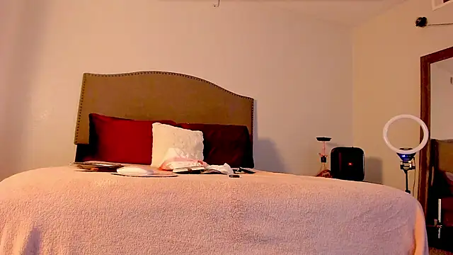 yiauana online show from November 3, 2025, 4:07 am