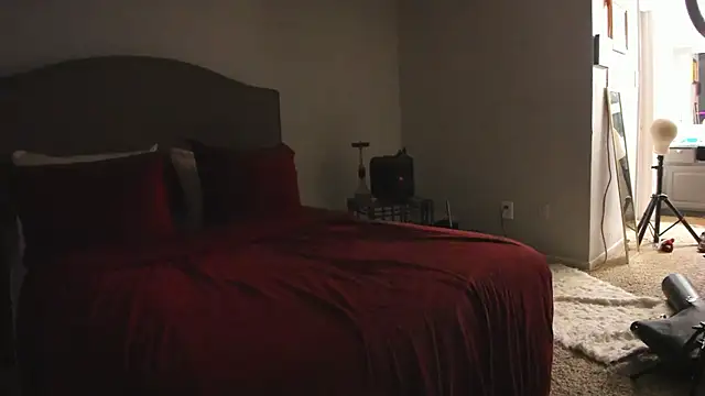 yiauana online show from December 5, 2025, 11:09 am